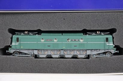 null ROCO. 

Locomotive SNCF 9105, HO.

Référence 62470.

Dans sa boîte en plastique...