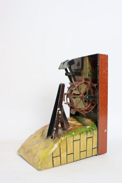 null Travail allemand.

Le moulin à eau, jouet mécanique en tôle peinte.

H_16,5...