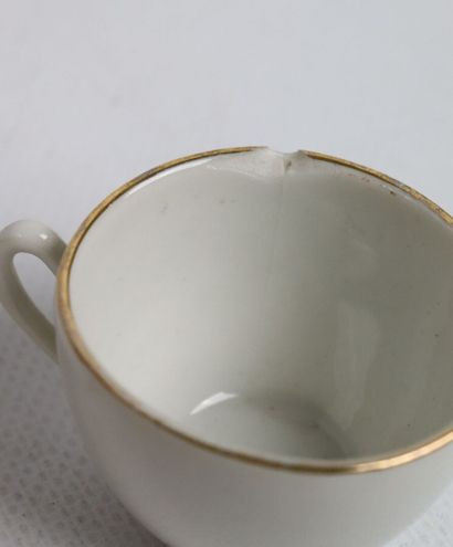 null Service à thé de dinette en porcelaine à décor polychrome de chiens et de chats,...