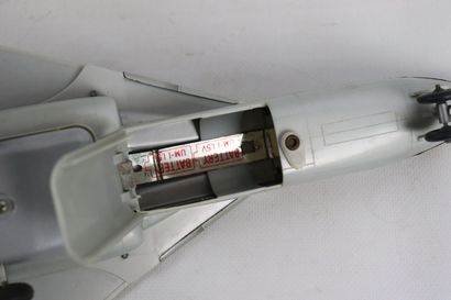 null T.N TRADE MARK - TIN TOY JAPAN

Avion de chasse en tôle lithographiée et plastique,...