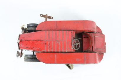 null Charles ROLLET.

Voiture mécanique en tôle rouge, à chenille. 

Vers 1930.

Avec...