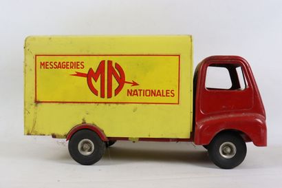 null Grand camion à traîner logotypé "Messagerie Nationale",en métal laqué de couleurs...