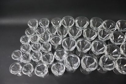 null BACCARAT.

Service de verres en cristal, modèle Talleyrand, comprenant :

-...