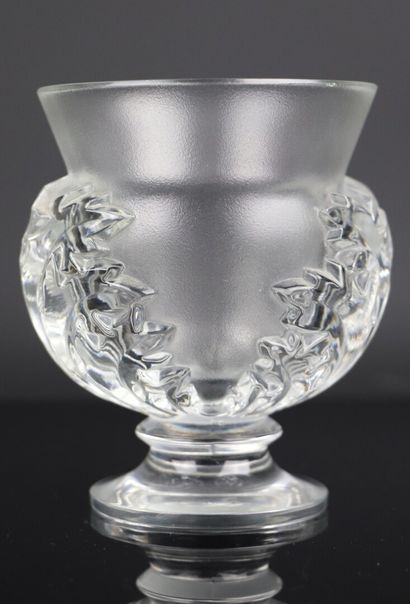 null LALIQUE, France, le modèle de Marc Lalique.

Vase, modèle Saint Cloud.

Epreuve...