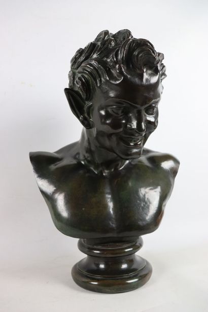 null D'après l'Antique. 

Buste de satyre, dit Faune de Vienne. 

Bronze à patine...