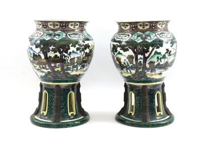 null JAPON, Kutani.

Paire de vases en porcelaine à décor en émaux de scènes paysannes...
