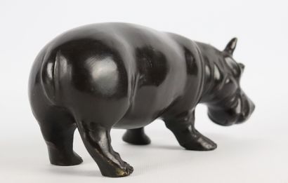 null Hippopotame en bronze à patine brune.

H_10,5 cm L_23 cm.