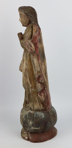null Vierge en bois sculpté et peint.

Probablement GOA.

XVIIIème siècle.

H_47...