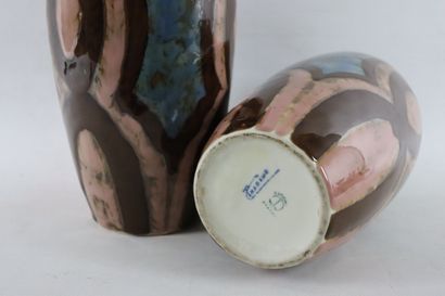null Camille THARAUD (1878-1956) à Limoges.

Paire de vases en porcelaine figurant...