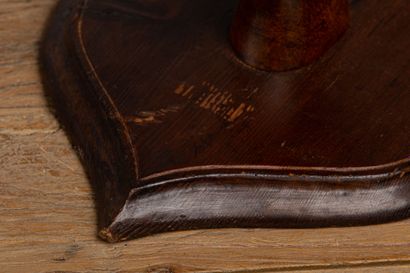 null Patère en bois sculpté figurant un zouave. 

Fin du XIXème siècle.

H_29 cm...