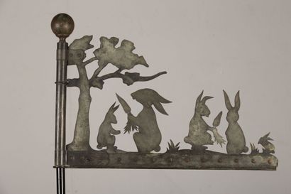 null Girouette en zinc à décor d'une famille de lapin, soclée.

H_166,5 cm