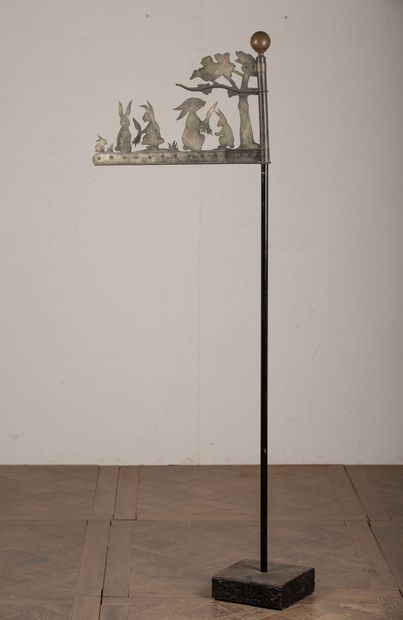 null Girouette en zinc à décor d'une famille de lapin, soclée.

H_166,5 cm