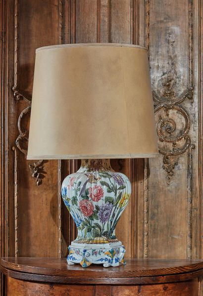 null ITALIE, Nove di Bassano.

Vase couvert, monté en lampe

H_ 57,5 cm
