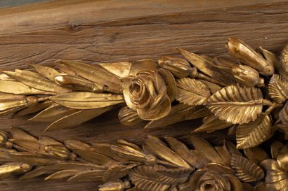 null Paire d'éléments d'applique décoratifs en bois doré, à décor de feuilles et...