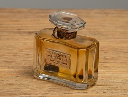 null Jean DESPREZ.

Débutante de Versailles.

Flacon à parfum.

H_7 cm, dans son...