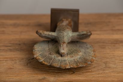null IRAN ?

Paon en bois sculpté, reposant sur un socle en bronze.

H_18.5 cm