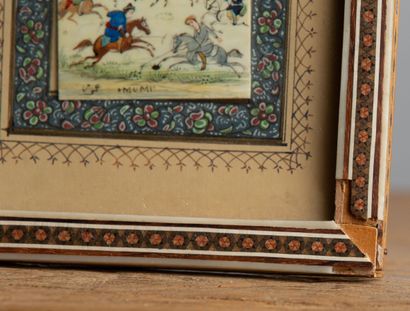 null IRAN.

Miniature à décor de cavaliers, sur une plaque d'os. encadrée.

H_5,5...