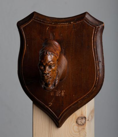 null Patère en bois sculpté figurant un zouave. 

Fin du XIXème siècle.

H_29 cm...