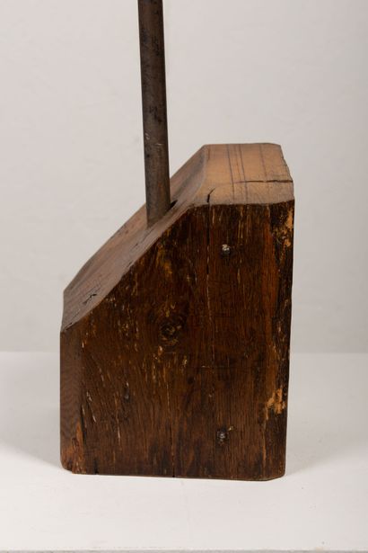 null Girouette en zinc, reposant sur un socle en bois.

XIXème siècle.

H_161 cm