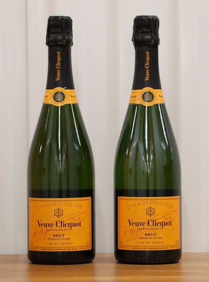 null CHAMPAGNE BRUT VEUVE CLICQUOT.

2 bottles and their boxes

THIS LOT IS JUDICIAL,...