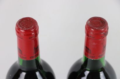 null CHATEAU CHEVAL BLANC.

Millésime : 1982.

2 bouteilles, 1 b.g., 1 e.f.s.