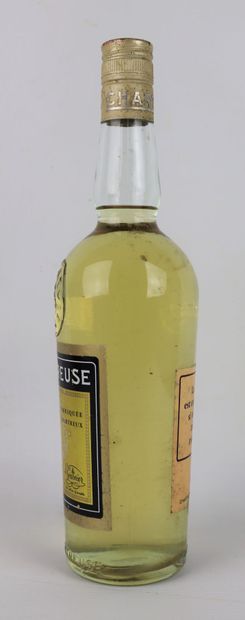 null CHARTREUSE JAUNE VOIRON 1966-1982.

Carthusian Fathers. 

1 bottle, dusty l...