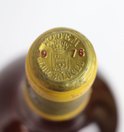 null CHATEAU YQUEM.

Millésime : 1976.

1 bouteille, b.g., sans étiquette, millésime...