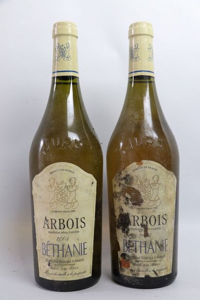 null ARBOIS.

Ensemble de 6 bouteilles comprenant :

ARBOIS PUPILLIN PLOUSSARD rouge,...