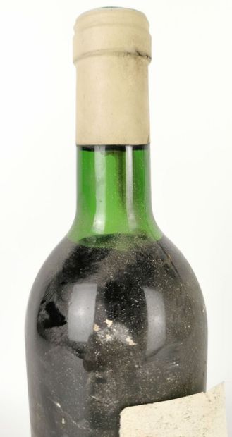 null CHATEAU GRAND PEY LESCOURS.

Millésime : 1986.

1 bouteille, h.e., e.a.