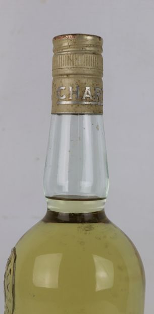 null CHARTREUSE JAUNE VOIRON 1966-1982.

Carthusian Fathers. 

1 bottle, dusty l...