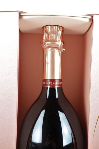 null RUINART CHAMPAGNE.

3 bottles, 2 rosé and 1 white.

In their boxes