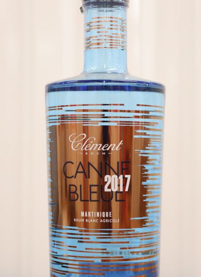 null Lots de 5 bouteilles de RHUM : 

-4 CLEMENT CANNE BLEUE 2017.

-1 CLEMENT X.O.

CE...