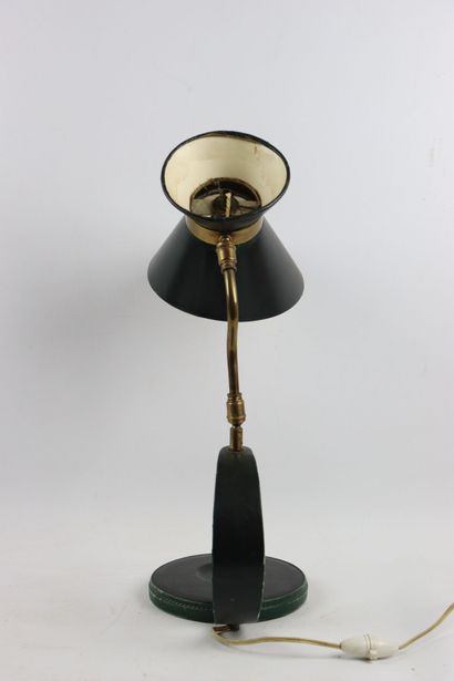 null Jacques ADNET (1900-1984), dans le goût de. 

Lampe de bureau avec prise, en...