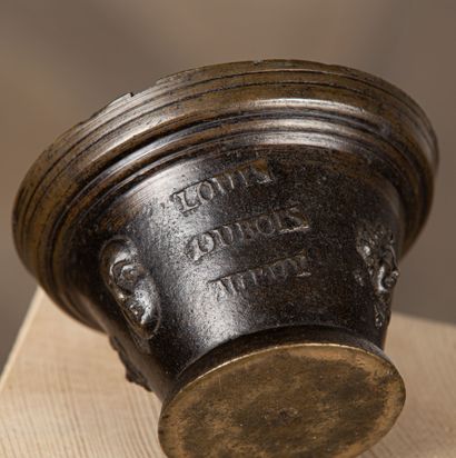 null Louis-Gabriel DUBOIS, au PUY (XVIIIème siècle).

Mortier en bronze à patine...