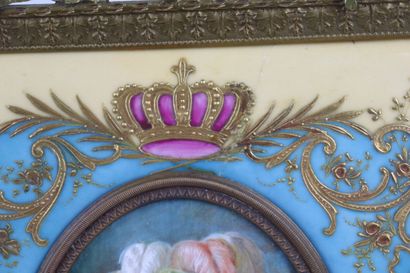 null Ecole française vers 1900.

Marie-Antoinette en buste.

Miniature sur porcelaine,...