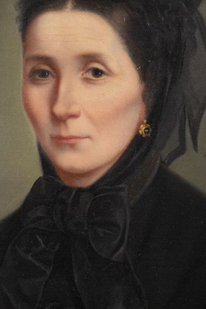 null École française du XIXème siècle. 

Portrait de dame, vêtue en noir.

Huile...