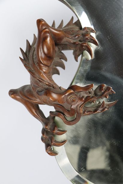 null Gabriel VIARDOT (1830-1906), attribué à, 

Miroir au dragon en bois sculpté,...