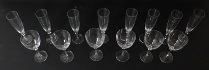 null DAUM France.

Suite de quatorze verres en cristal, modèle " Boléro".

six verres...