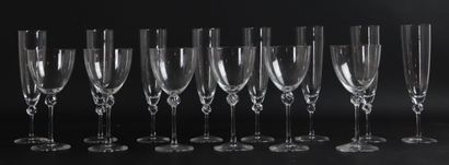 null DAUM France.

Suite de quatorze verres en cristal, modèle " Boléro".

six verres...