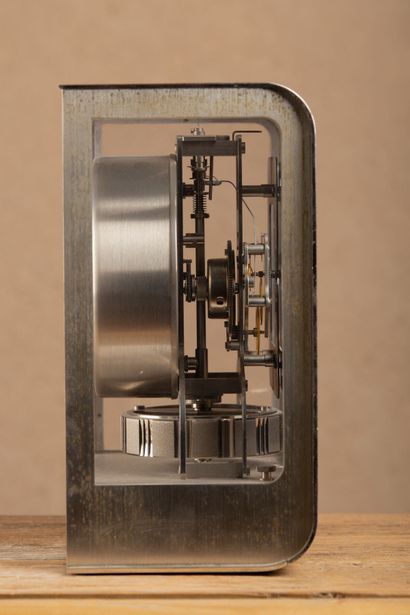 null Luigi COLANI (1928-2019) pour JAEGER-LECOULTRE.

Pendule Atmos "Moderne" en...