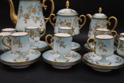 null LIMOGES, L. Guérin. 

Service à thé en porcelaine à décor en émaux doré de branches...