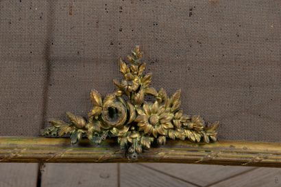 null Pare-feu en bronze doré et grille de fer.

Style Louis XVI, vers 1880.

H_76...