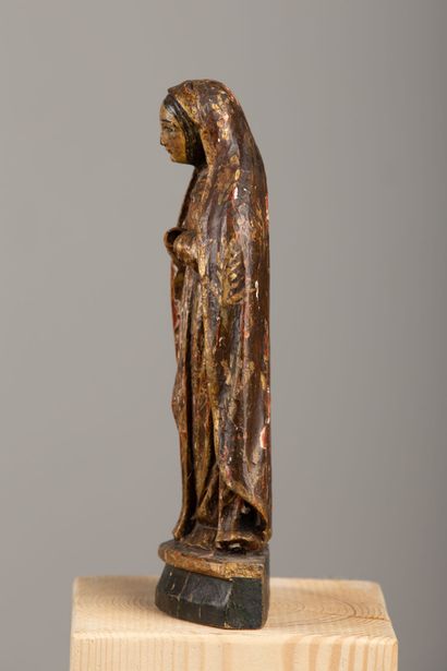 null Vierge en bois sculpté, peint et doré.

Epoque XVIIIème siècle.

H_23 cm

manque...