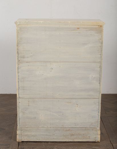 null Meuble de métier en bois relaqué blanc, ouvrant à 24 tiroirs.

Vers 1900.

H_118...
