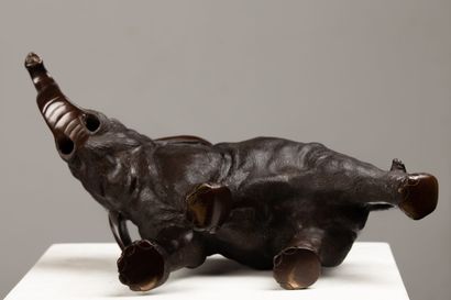 null 
JAPON, période Meiji (1868-1912).




Elephant en bronze à patine brune.




H_22,3...