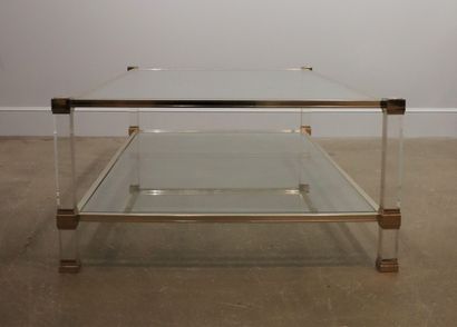 null Pierre VANDEL

Table basse à piètement en plexiglas et double plateau de verre.

Signée...