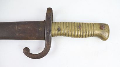 null Baïonnette chassepot modèle 1866.

La lame yatagan de 57,5 cm.

Le dos marqué...