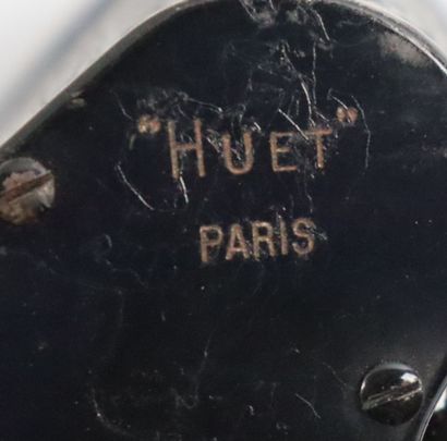 null HUET, Paris. 

Paire de jumelles militaire Extra lumineuse 7X en métal laqué...