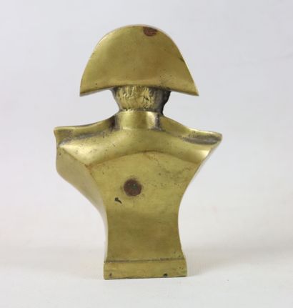 null Buste de Napoléon en costume militaire avec sa bicorne, en bronze doré. 

Fin...