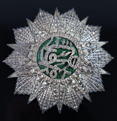 null Ordre de Nichan Iftikhar, Tunisie.

Ensemble plaque et commandeur, Mohammed...
